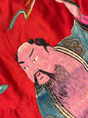 An extremely large Chinese red-ground embroidered silk 'Sanxing and Eight Immortals' panel, 19th C. — 照片 20