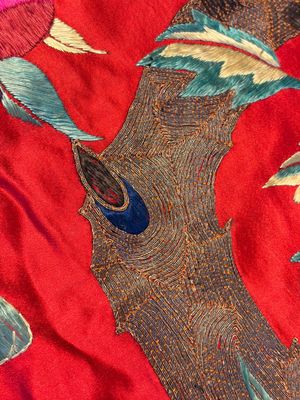 An extremely large Chinese red-ground embroidered silk 'Sanxing and Eight Immortals' panel, 19th C. — 照片 22