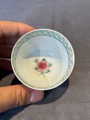 An extremely rare and early Chinese famille rose semi-eggshell 'rooster' cup, Baiyun Shanren 白雲山人 seal mark, Yongzheng — 照片 6