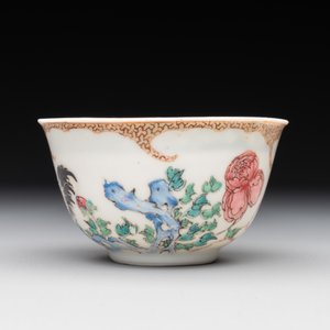 An extremely rare and early Chinese famille rose semi-eggshell 'rooster' cup, Baiyun Shanren 白雲山人 seal mark, Yongzheng — 照片 2