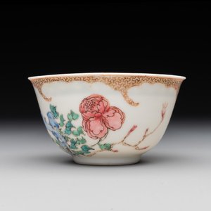 An extremely rare and early Chinese famille rose semi-eggshell 'rooster' cup, Baiyun Shanren 白雲山人 seal mark, Yongzheng — 照片 3