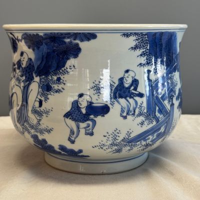 An extremely rare and fine Chinese blue and white 'Liu Zi Xi Mi Le 六子戲彌勒' censer — 照片 2