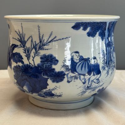 An extremely rare and fine Chinese blue and white 'Liu Zi Xi Mi Le 六子戲彌勒' censer — 照片 5