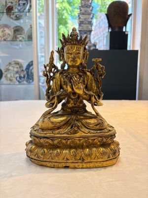 An extremely rare and fine Chinese gilt-bronze Buddha, inscribed 大明正統己未金川比丘昌靜捐資命工造, Zhengtong mark and of the period, dated 1439 — photo 1