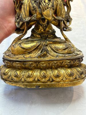 An extremely rare and fine Chinese gilt-bronze Buddha, inscribed 大明正統己未金川比丘昌靜捐資命工造, Zhengtong mark and of the period, dated 1439 — photo 11