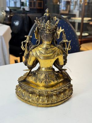 An extremely rare and fine Chinese gilt-bronze Buddha, inscribed 大明正統己未金川比丘昌靜捐資命工造, Zhengtong mark and of the period, dated 1439 — photo 14