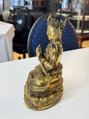 An extremely rare and fine Chinese gilt-bronze Buddha, inscribed 大明正統己未金川比丘昌靜捐資命工造, Zhengtong mark and of the period, dated 1439 — photo 15
