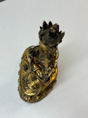 An extremely rare and fine Chinese gilt-bronze Buddha, inscribed 大明正統己未金川比丘昌靜捐資命工造, Zhengtong mark and of the period, dated 1439 — photo 16