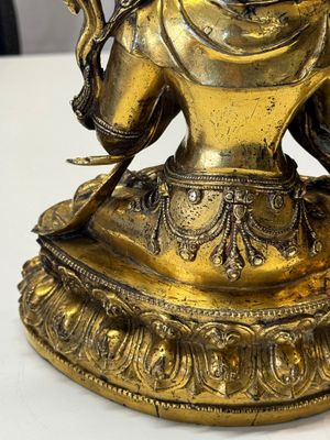 An extremely rare and fine Chinese gilt-bronze Buddha, inscribed 大明正統己未金川比丘昌靜捐資命工造, Zhengtong mark and of the period, dated 1439 — photo 26
