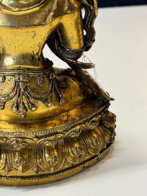An extremely rare and fine Chinese gilt-bronze Buddha, inscribed 大明正統己未金川比丘昌靜捐資命工造, Zhengtong mark and of the period, dated 1439 — photo 27