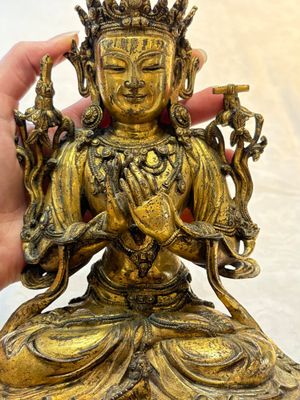 An extremely rare and fine Chinese gilt-bronze Buddha, inscribed 大明正統己未金川比丘昌靜捐資命工造, Zhengtong mark and of the period, dated 1439 — photo 10