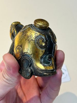 An extremely rare and fine Chinese gilt-bronze tortoise-form water dropper and cover, Song — photo 12