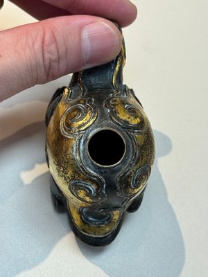 An extremely rare and fine Chinese gilt-bronze tortoise-form water dropper and cover, Song — photo 19
