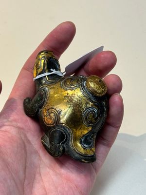 An extremely rare and fine Chinese gilt-bronze tortoise-form water dropper and cover, Song — photo 2