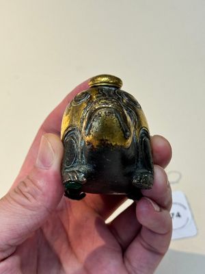 An extremely rare and fine Chinese gilt-bronze tortoise-form water dropper and cover, Song — photo 7