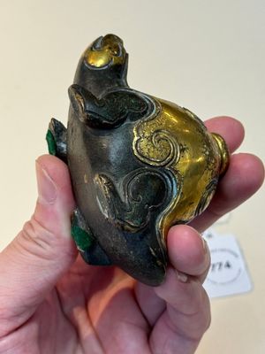 An extremely rare and fine Chinese gilt-bronze tortoise-form water dropper and cover, Song — photo 10