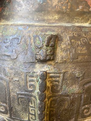 An extremely rare and important Chinese archaic bronze ritual wine vessel and cover, 'You' 卣, Shang dynasty, Yinxu period — 照片 20