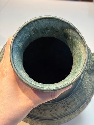 An extremely rare Chinese archaic bronze wine vessel, 'Hu 壺', Warring States period — 照片 12