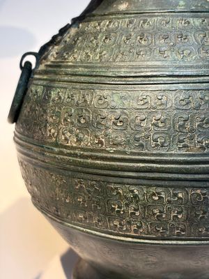 An extremely rare Chinese archaic bronze wine vessel, 'Hu 壺', Warring States period — 照片 14