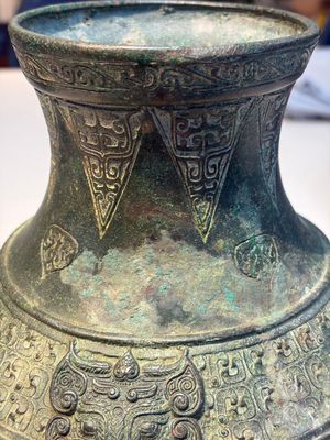 An extremely rare Chinese archaic bronze wine vessel, 'Hu 壺', Warring States period — 照片 15