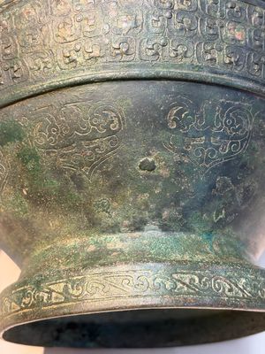 An extremely rare Chinese archaic bronze wine vessel, 'Hu 壺', Warring States period — 照片 16