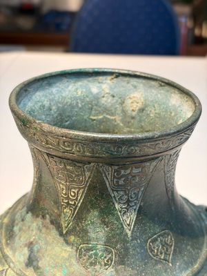 An extremely rare Chinese archaic bronze wine vessel, 'Hu 壺', Warring States period — 照片 6