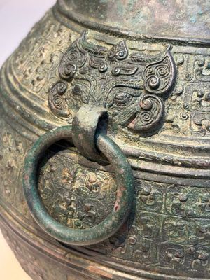 An extremely rare Chinese archaic bronze wine vessel, 'Hu 壺', Warring States period — 照片 8