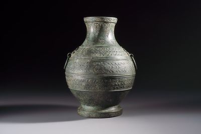 An extremely rare Chinese archaic bronze wine vessel, 'Hu 壺', Warring States period
