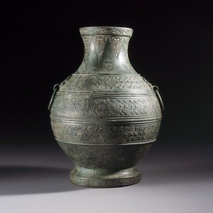 An extremely rare Chinese archaic bronze wine vessel, 'Hu 壺', Warring States period — 照片 1