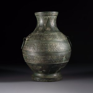An extremely rare Chinese archaic bronze wine vessel, 'Hu 壺', Warring States period — 照片 3