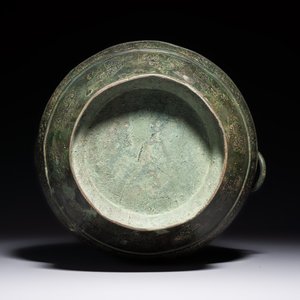 An extremely rare Chinese archaic bronze wine vessel, 'Hu 壺', Warring States period — 照片 6