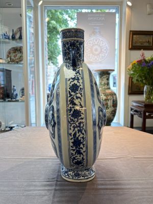 An extremely rare Chinese blue and white 'Bajixiang' moonflask, Yongzheng mark and of the period — photo 2