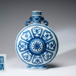 An extremely rare Chinese blue and white 'Bajixiang' moonflask, Yongzheng mark and of the period — photo 1