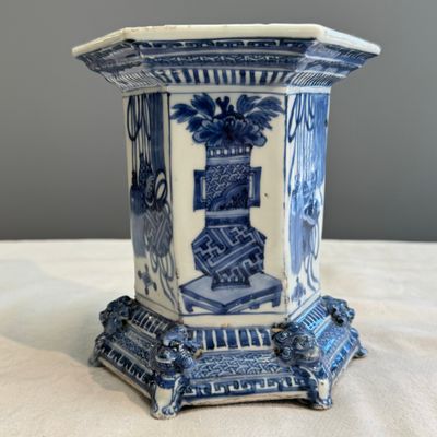 An extremely rare Chinese blue and white hexagonal salt — 照片 1