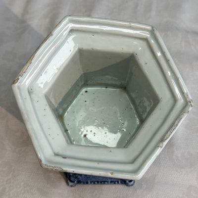 An extremely rare Chinese blue and white hexagonal salt — 照片 12