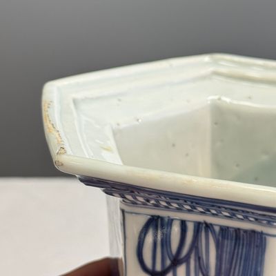 An extremely rare Chinese blue and white hexagonal salt — 照片 13
