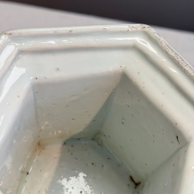 An extremely rare Chinese blue and white hexagonal salt — 照片 15