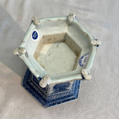 An extremely rare Chinese blue and white hexagonal salt — 照片 19