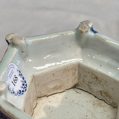 An extremely rare Chinese blue and white hexagonal salt — 照片 20