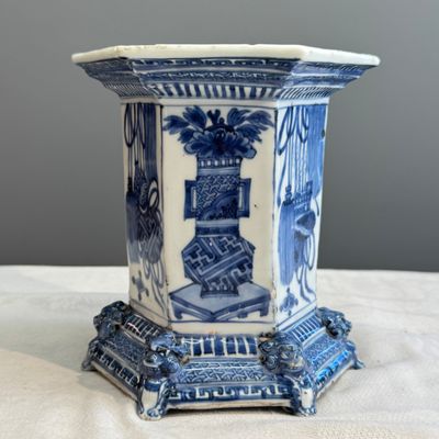 An extremely rare Chinese blue and white hexagonal salt — 照片 3
