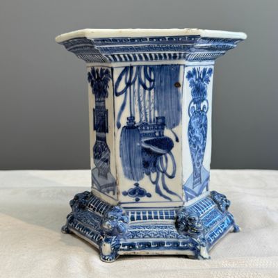 An extremely rare Chinese blue and white hexagonal salt — 照片 4
