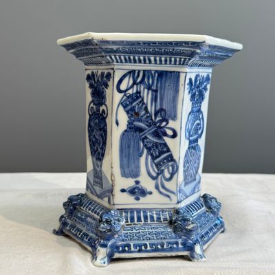 An extremely rare Chinese blue and white hexagonal salt — 照片 5