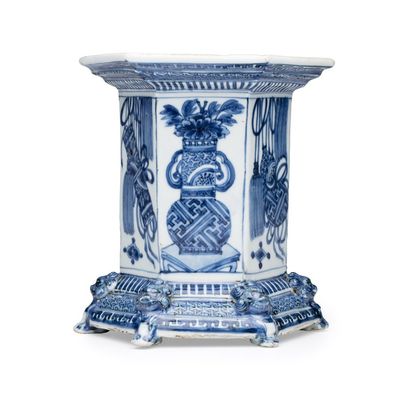 An extremely rare Chinese blue and white hexagonal salt, Wanli