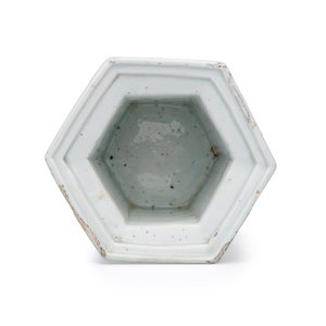 An extremely rare Chinese blue and white hexagonal salt — 照片 13