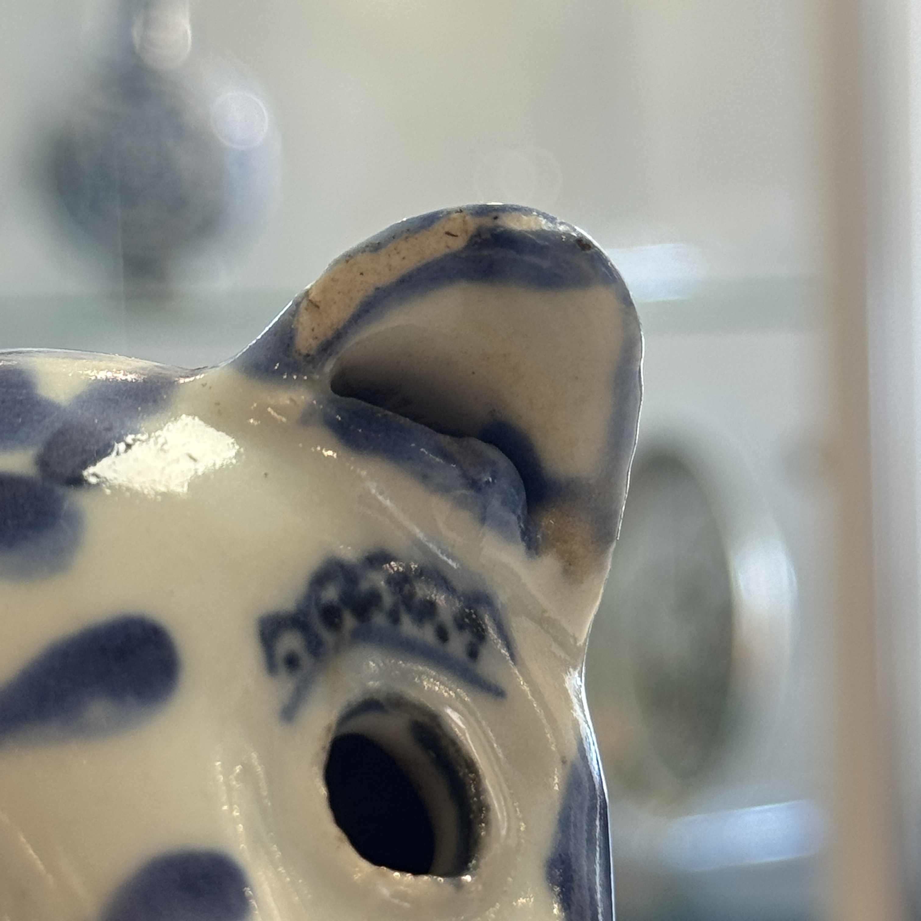 An extremely rare Chinese blue and white ko-sometsuke 'Cat' incense burner — photo 26