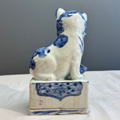 An extremely rare Chinese blue and white ko-sometsuke 'Cat' incense burner — photo 3