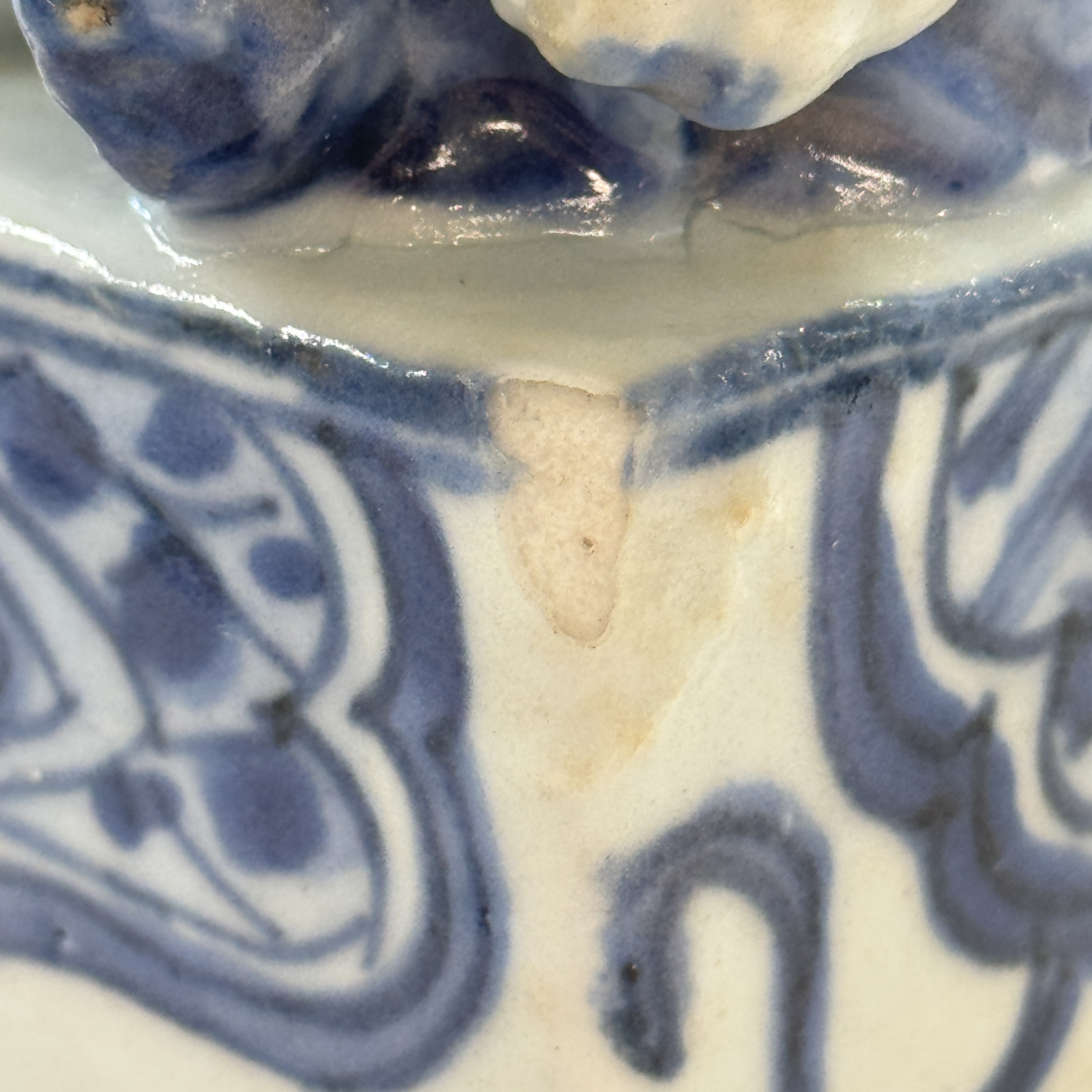 An extremely rare Chinese blue and white ko-sometsuke 'Cat' incense burner — photo 30