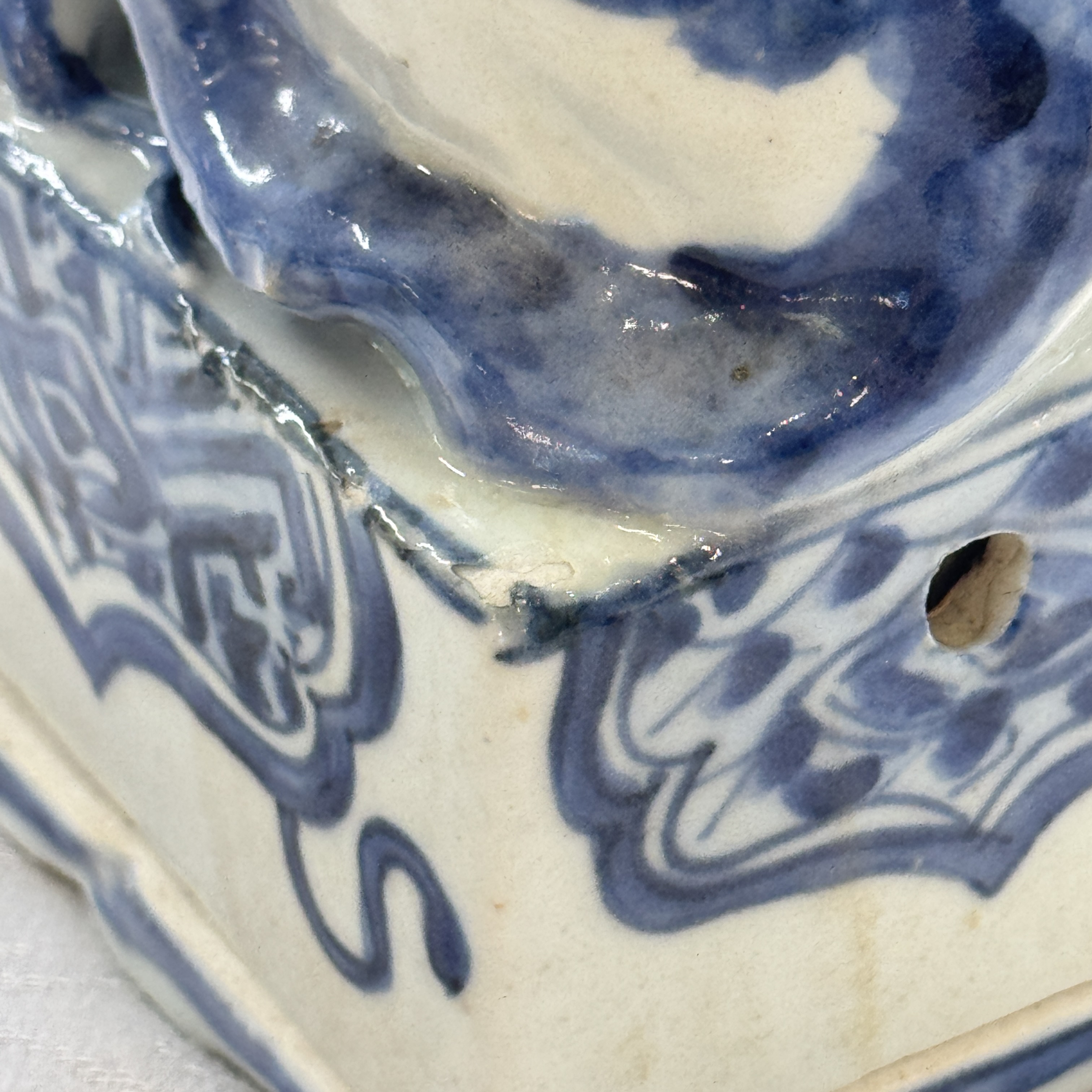 An extremely rare Chinese blue and white ko-sometsuke 'Cat' incense burner — photo 31