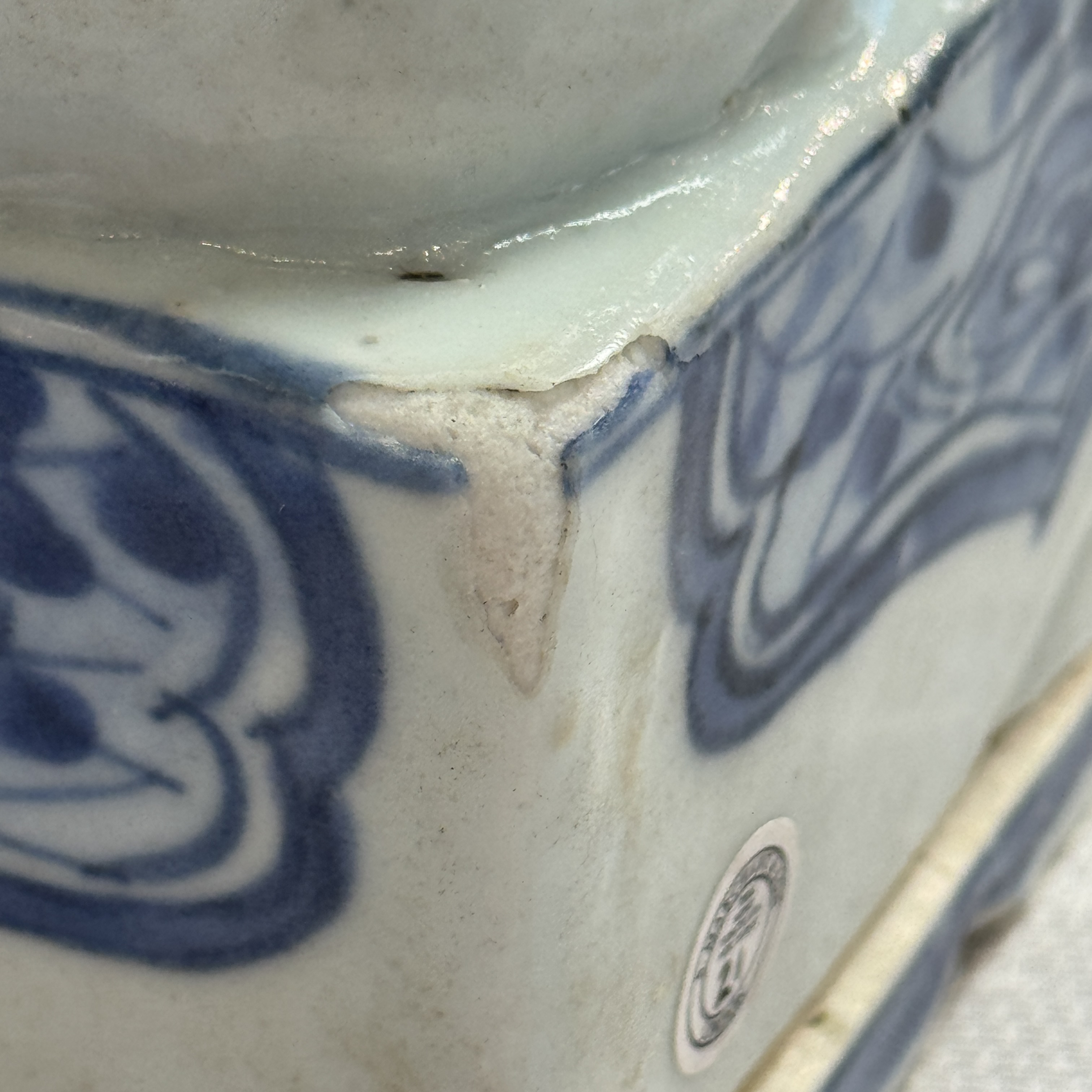 An extremely rare Chinese blue and white ko-sometsuke 'Cat' incense burner — photo 32