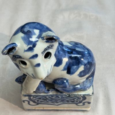 An extremely rare Chinese blue and white ko-sometsuke 'Cat' incense burner — photo 5